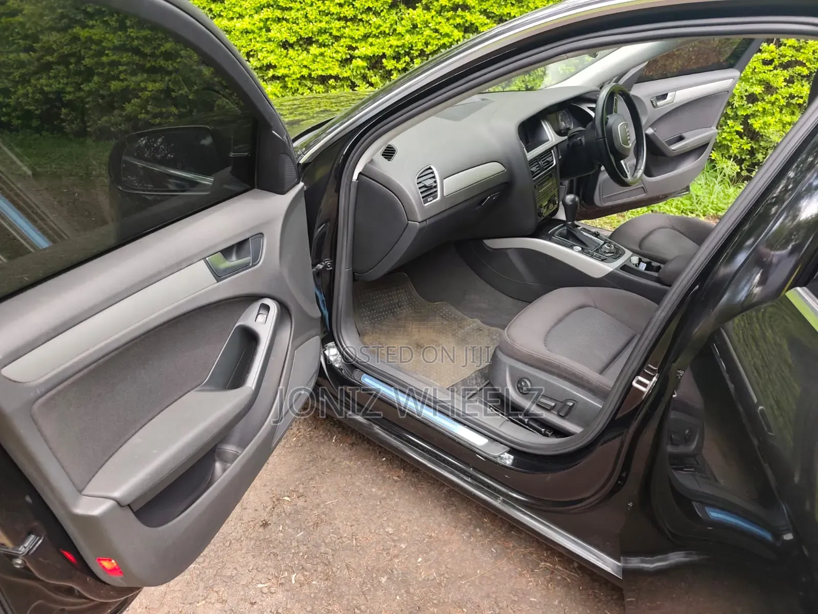Audi A4 2.0T Premium 2011 Black