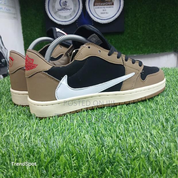 Jordan 1 (Dark Mocha)