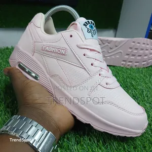 Ladies' Fashion Sneakers
Pink
