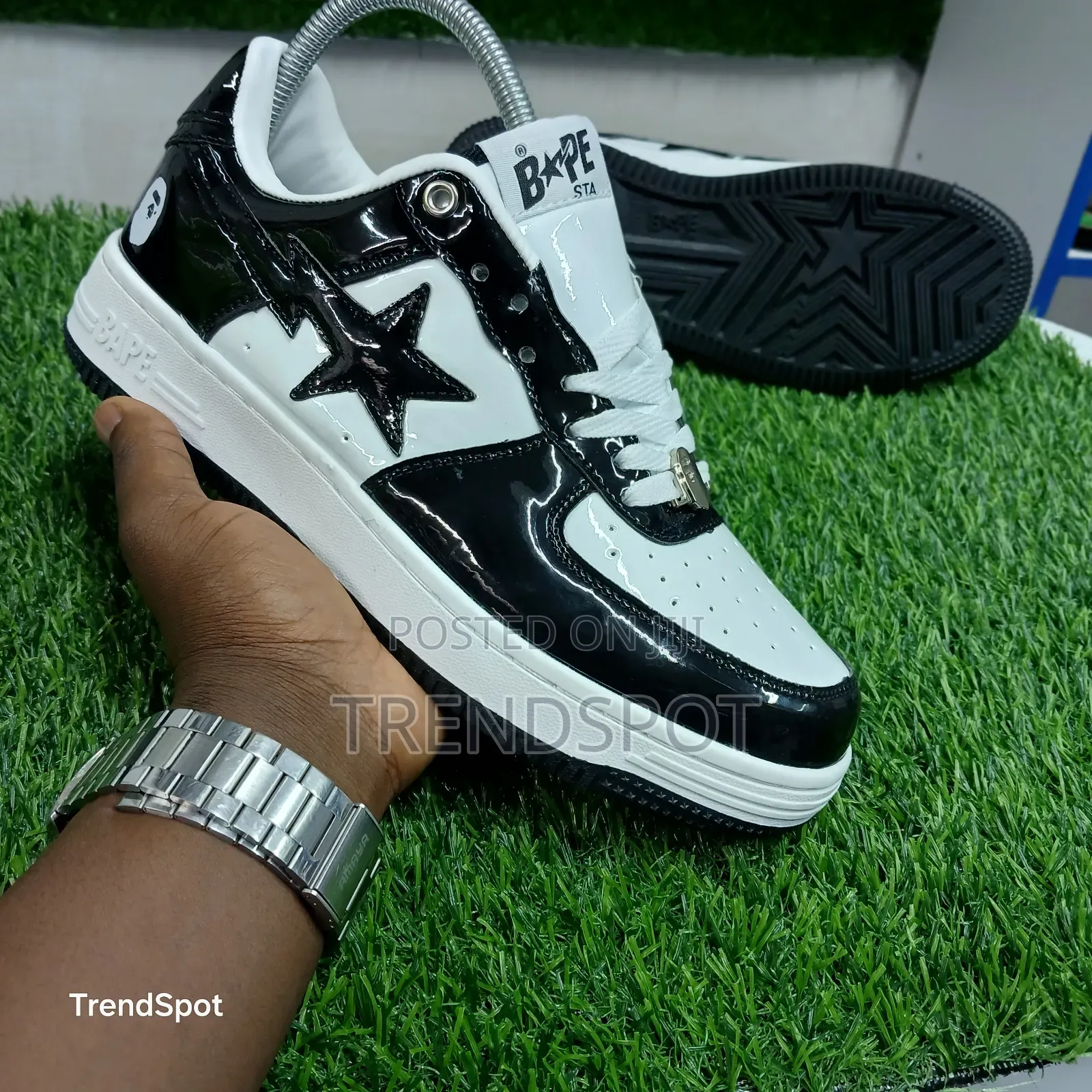 Bapestar 
Black White 
Sizes 37-45