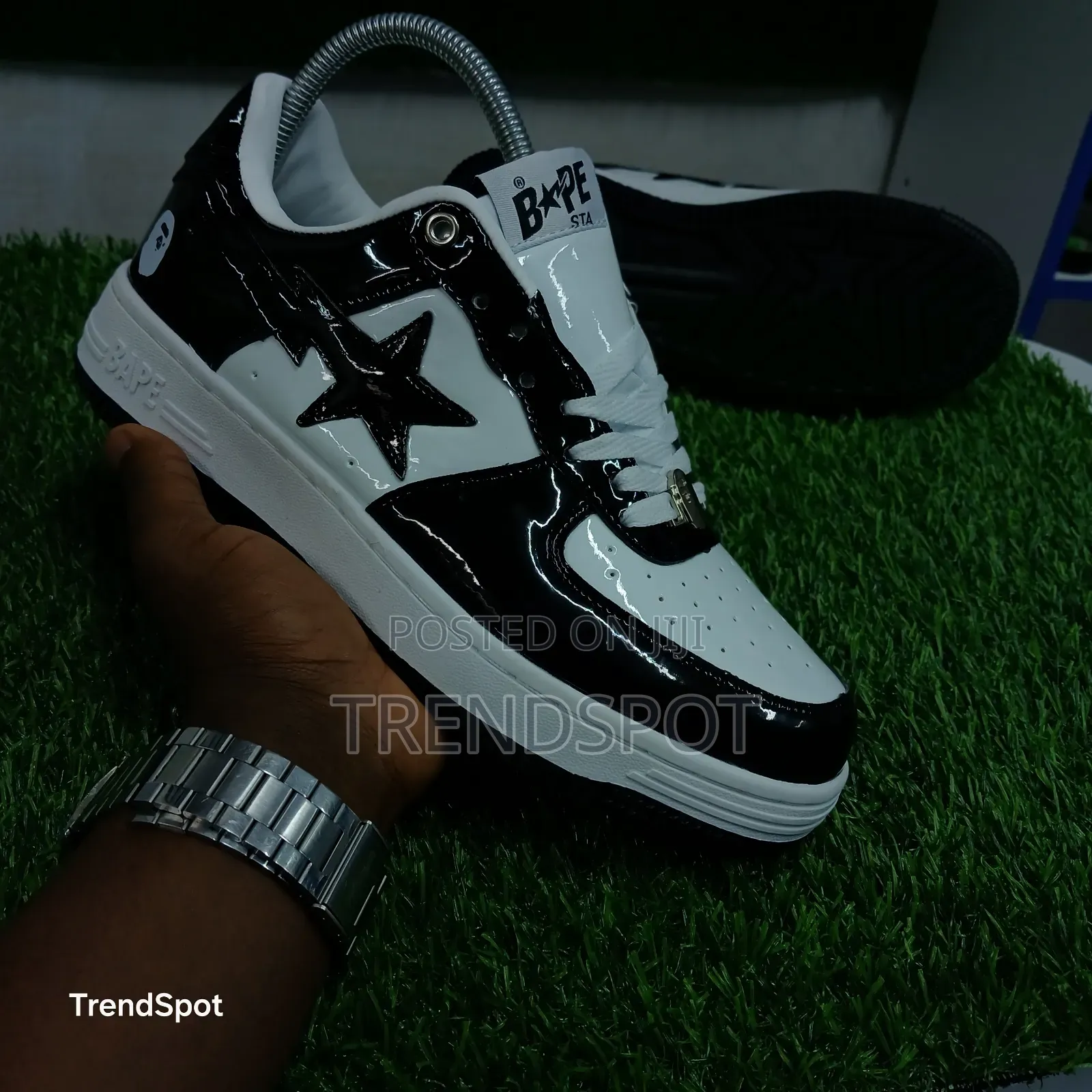 Bapestar 
Black White 
Sizes 37-45