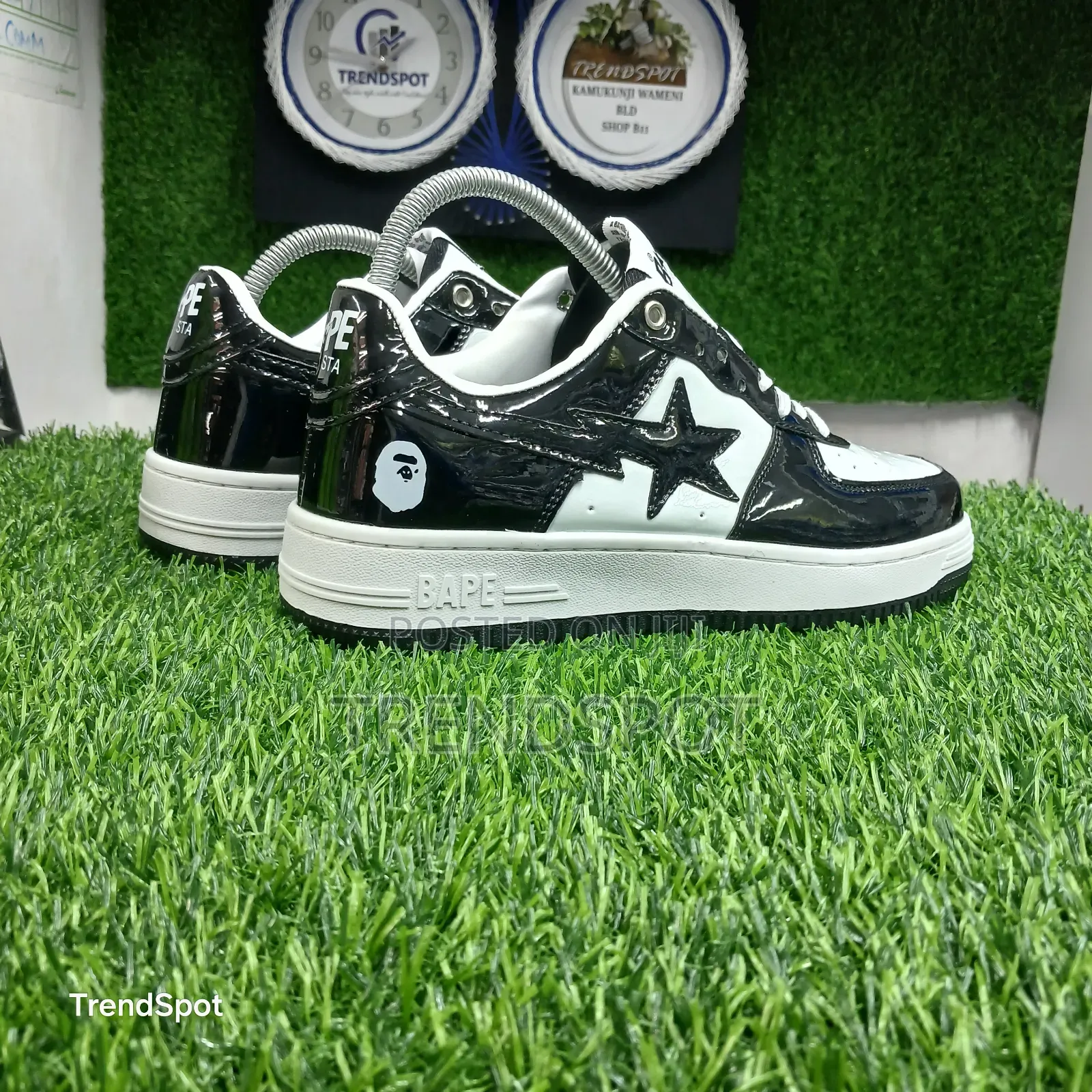 Bapestar 
Black White 
Sizes 37-45