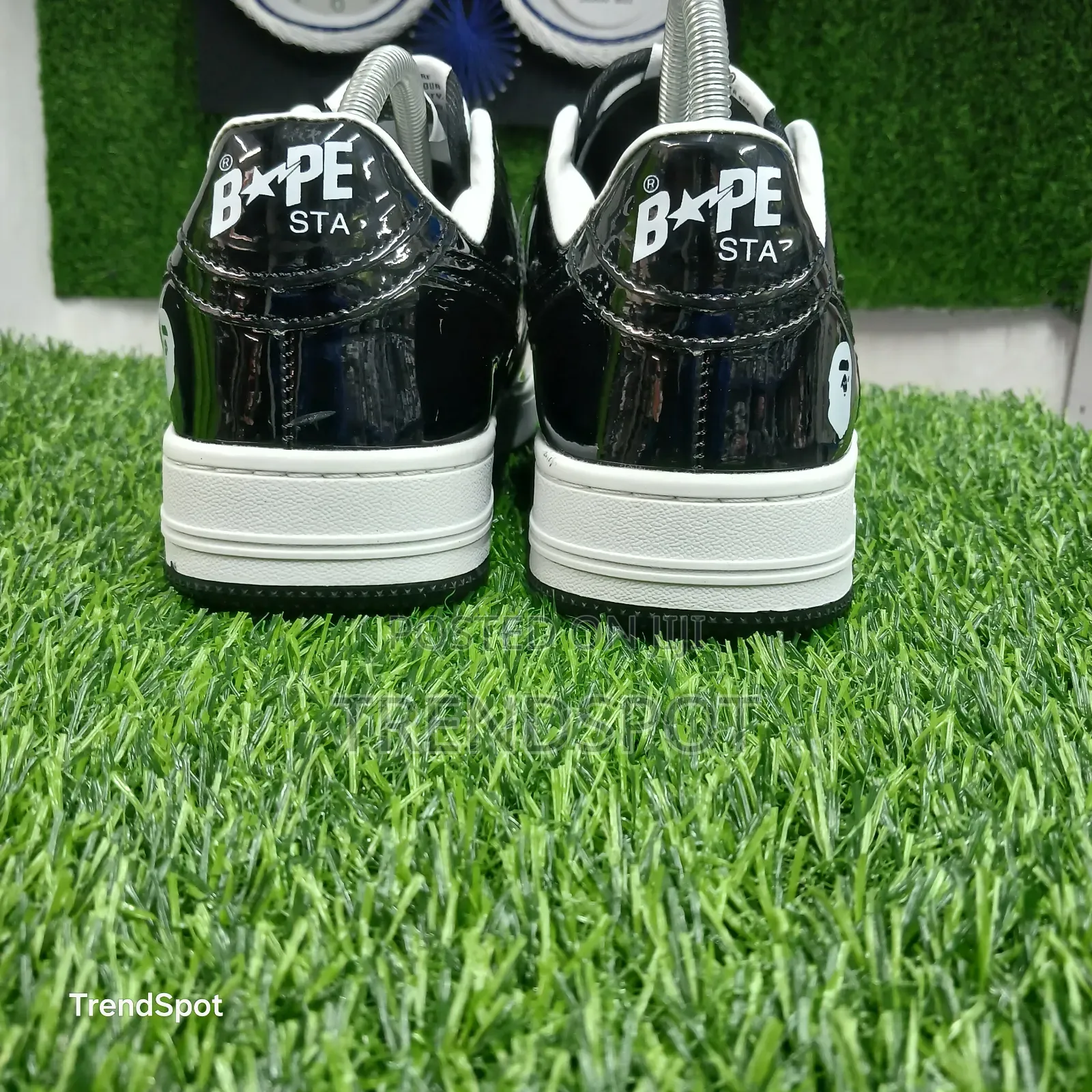 Bapestar 
Black White 
Sizes 37-45