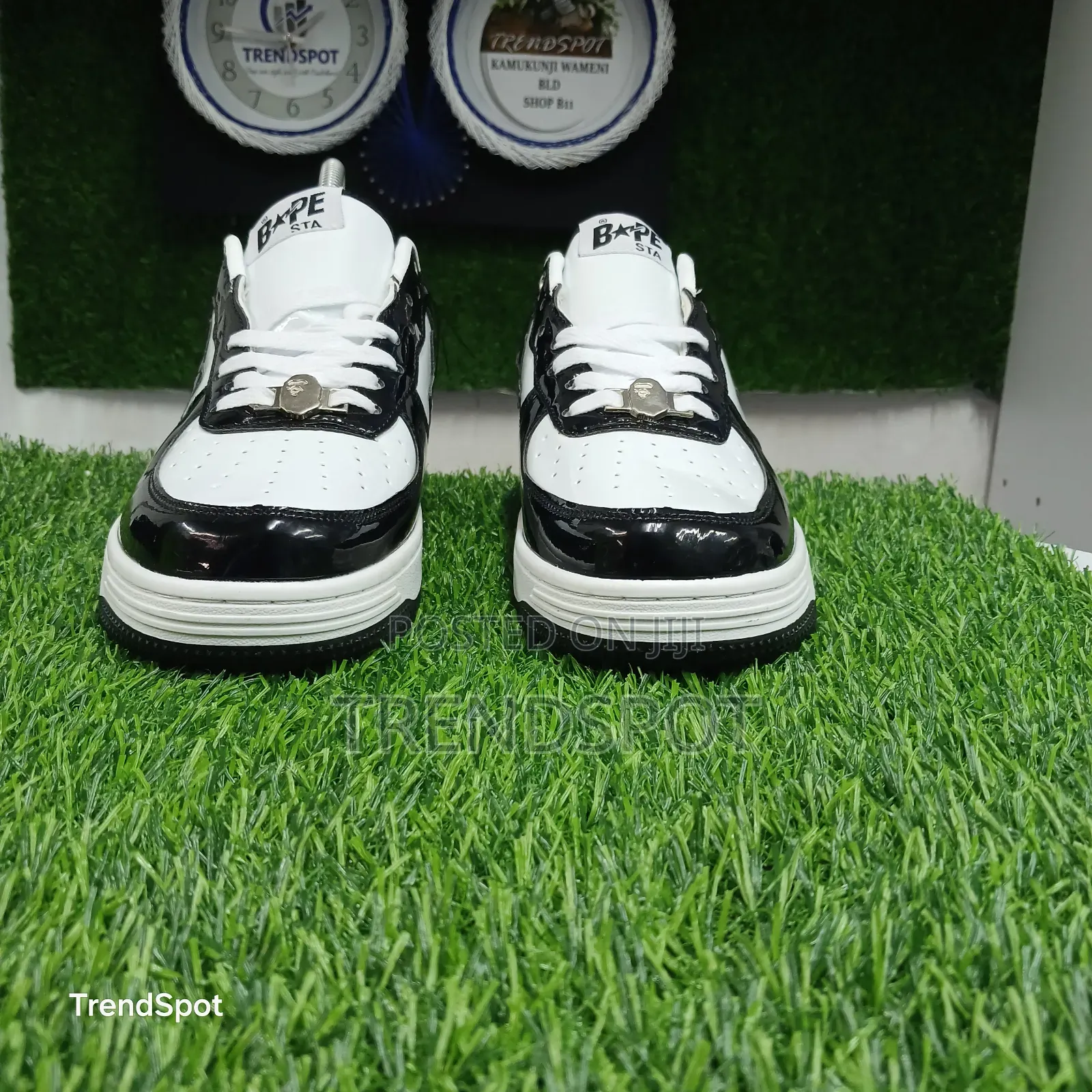 Bapestar 
Black White 
Sizes 37-45