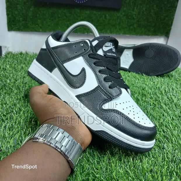 Sb Dunk
Black White - main view