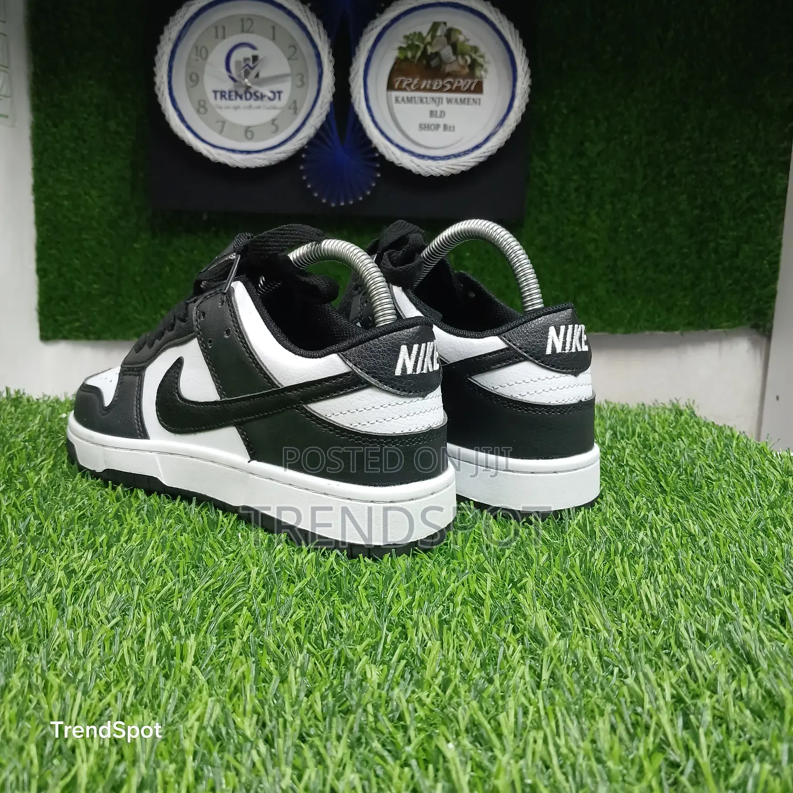 Sb Dunk
Black White