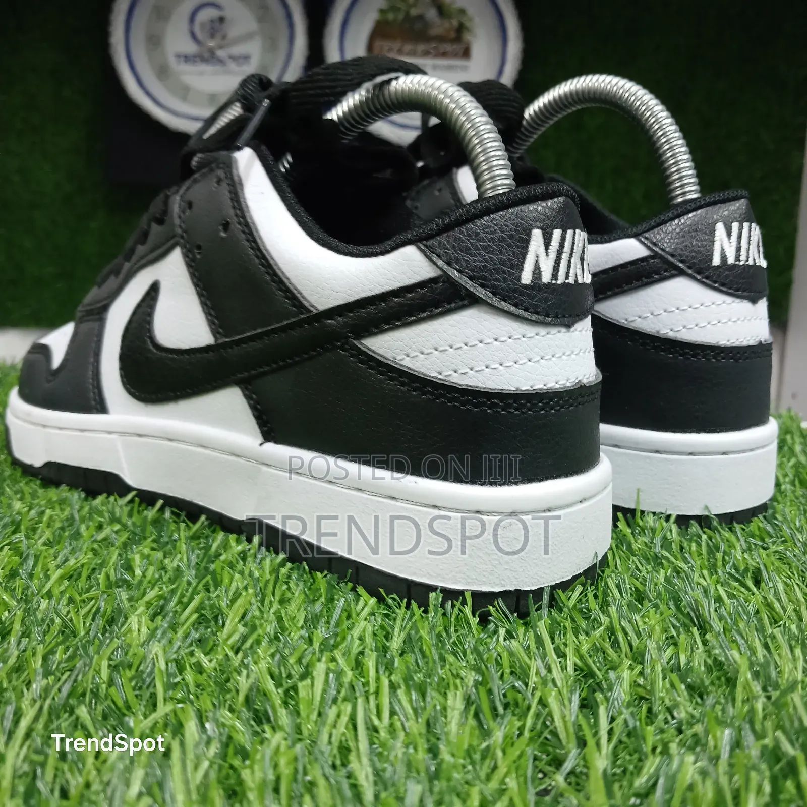 Sb Dunk
Black White