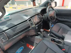 Ford Everest 2020 Silver