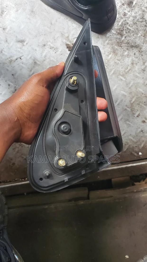 Toyota Hiace 7l Right Side Mirror - thumbnail 2