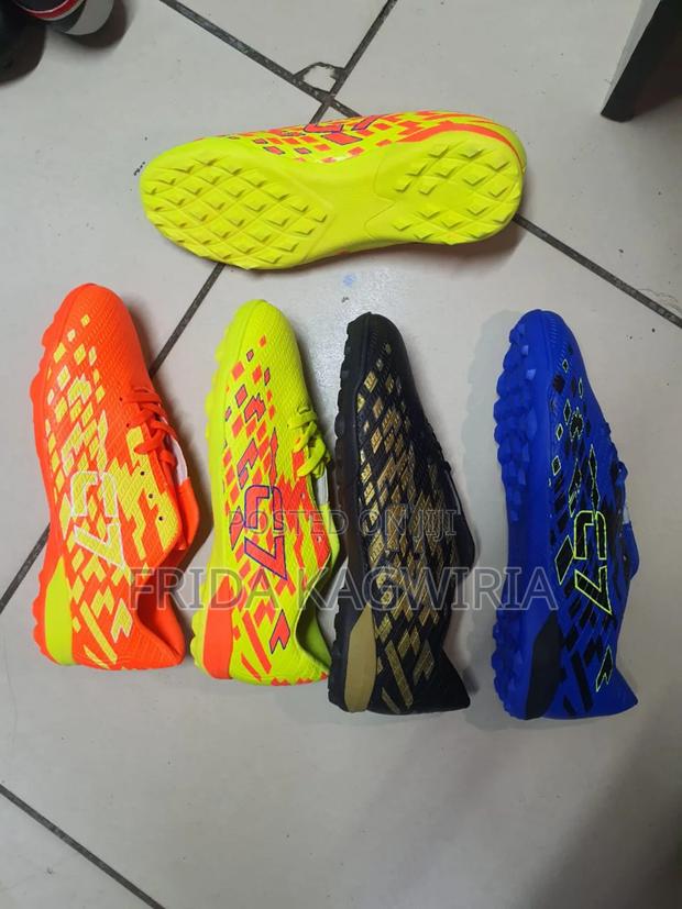 Unisex Football Trainers ( Assorted Colours) Size 39 _ 44 - thumbnail 3