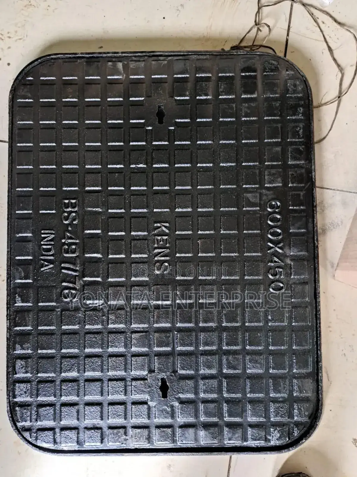 18*24 Cast Iron Medium Duty Manhole Cover