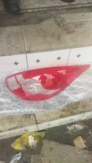 Nissan Tiida Station Wagon Headlight Lens