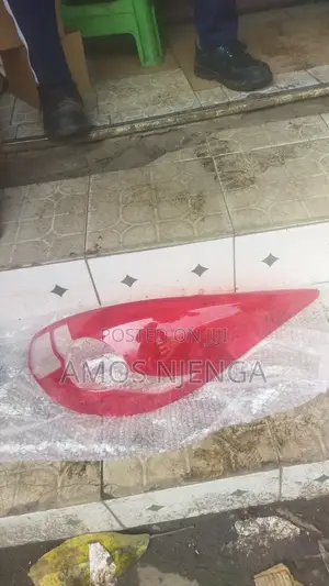 Nissan Tiida Station Wagon Headlight Lens