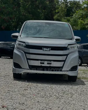 Toyota Noah 2.0 AWD (7 Seater) 2018 Silver