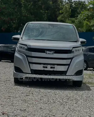 Toyota Noah 2.0 AWD (7 Seater) 2018 Silver