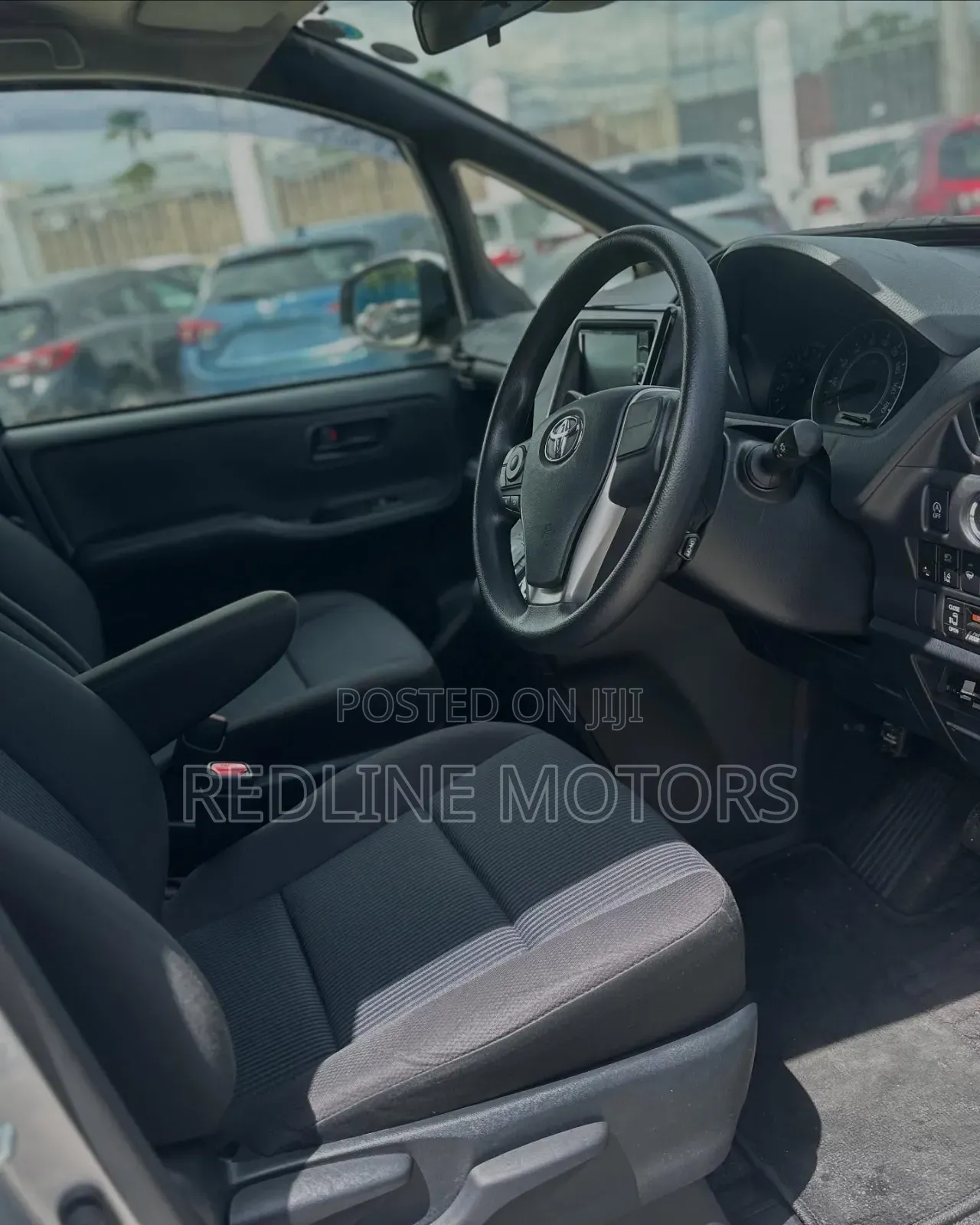 Toyota Noah 2.0 AWD (7 Seater) 2018 Silver