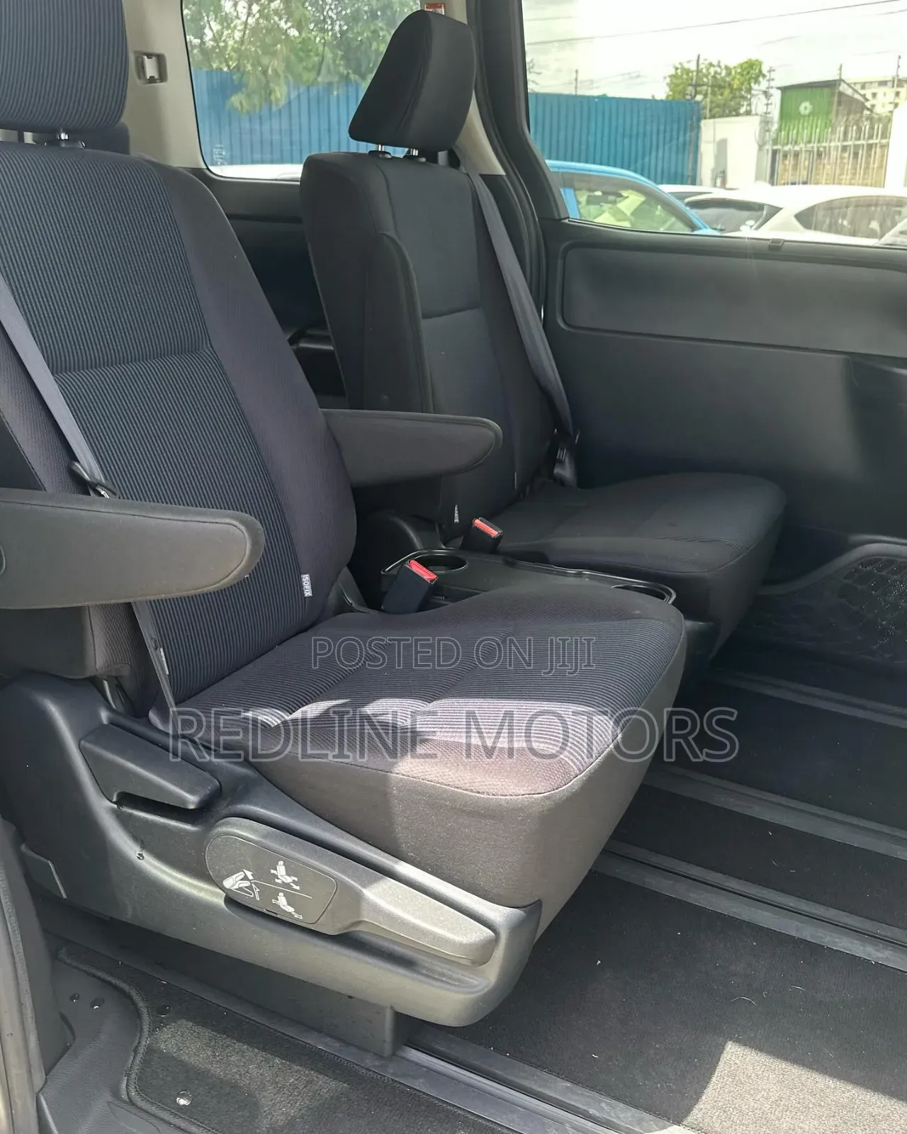 Toyota Noah 2.0 AWD (7 Seater) 2018 Silver