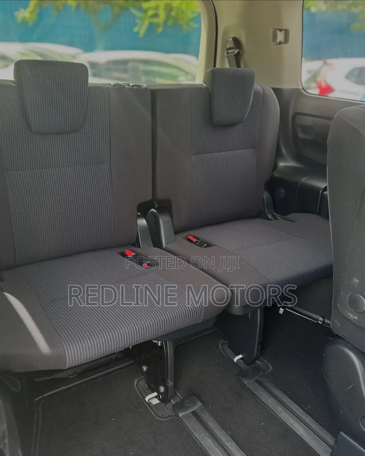 Toyota Noah 2.0 AWD (7 Seater) 2018 Silver