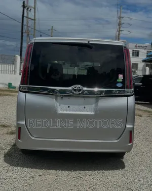 Toyota Noah 2.0 AWD (7 Seater) 2018 Silver