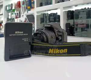 Nikon D5200 With 18-55mm Lens(Ex Uk Clean)