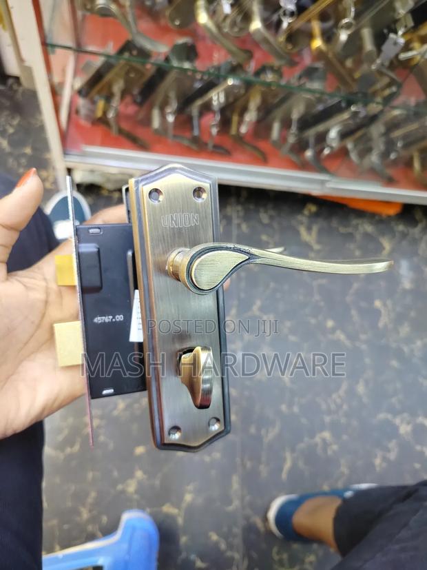 Union Ab Handle Bathroom Lock - thumbnail 2