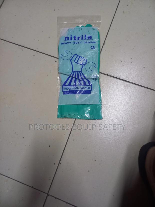 Nitrile Gloves - thumbnail 2