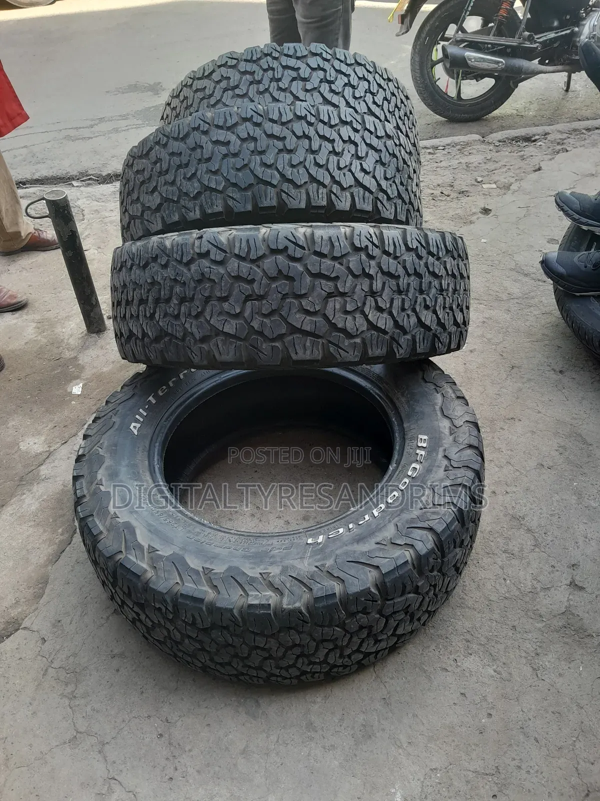 265/65r17 Bf Goodrich Tyres Slightly Used