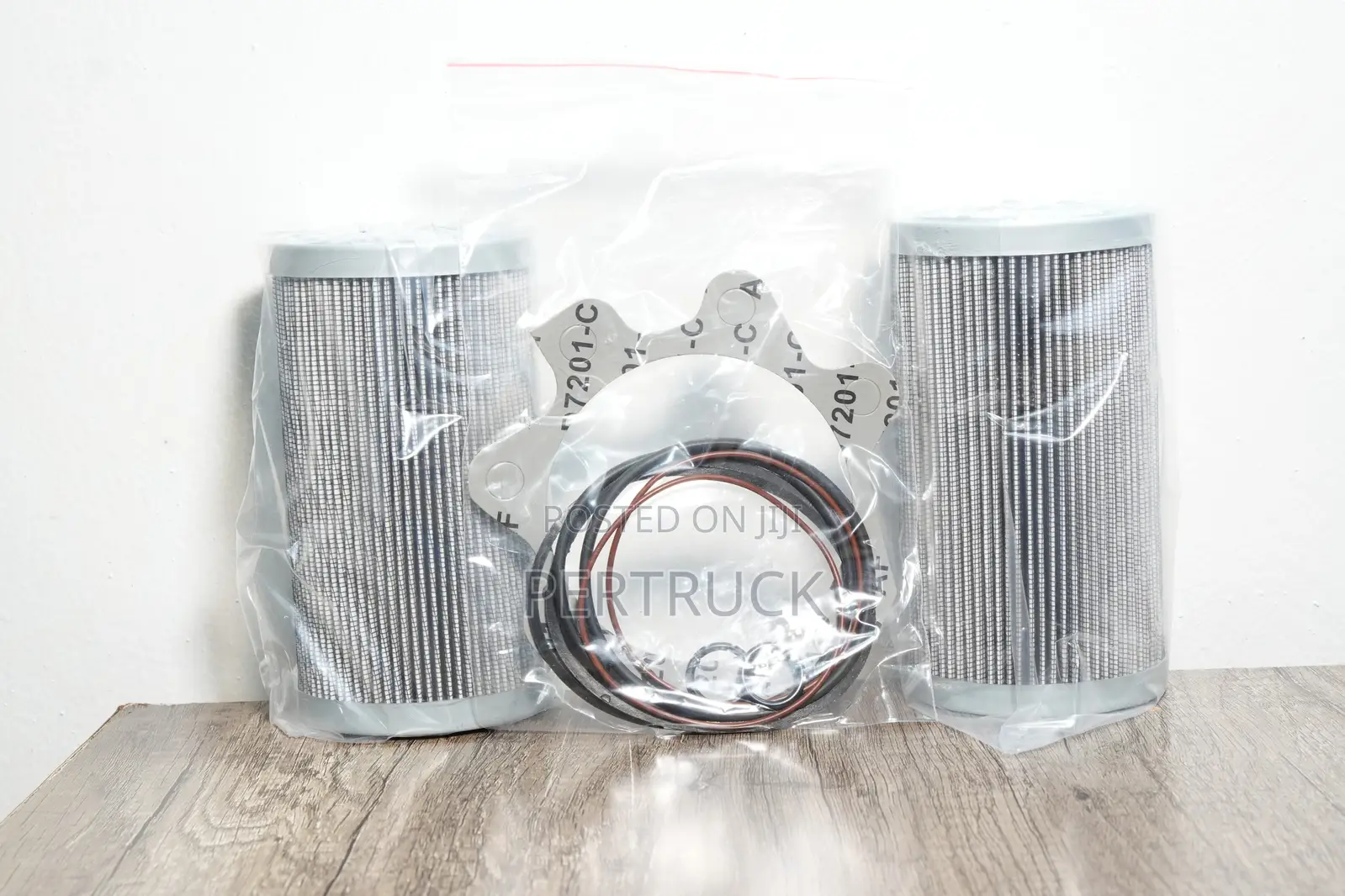 P560973 Hydraulic Filter Cartridge/P560971 Trans Filter Kit
