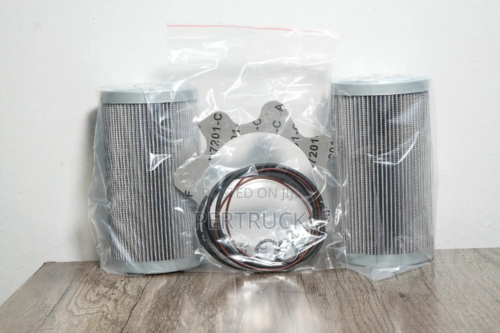 P560973 Hydraulic Filter Cartridge/P560971 Trans Filter Kit