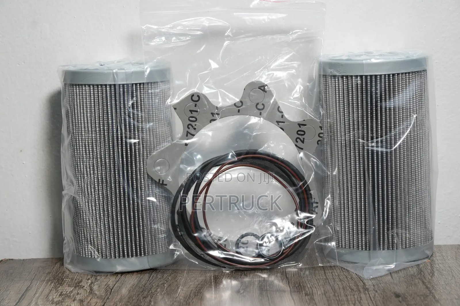 P560973 Hydraulic Filter Cartridge/P560971 Trans Filter Kit