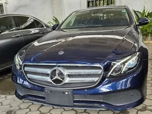 Mercedes-Benz E200 2018 Blue