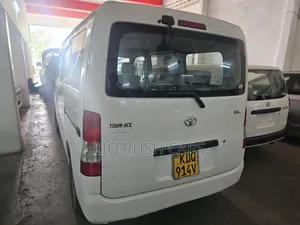 Toyota TownAce 2017 White