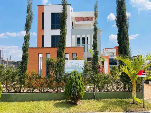 Furnished 4bdrm Maisonette in Pavilion, Membley Estate for sale