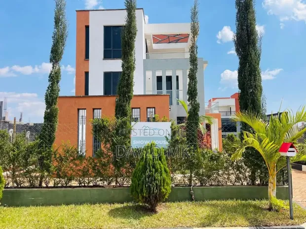 Furnished 4bdrm Maisonette in Pavilion, Membley Estate for sale
