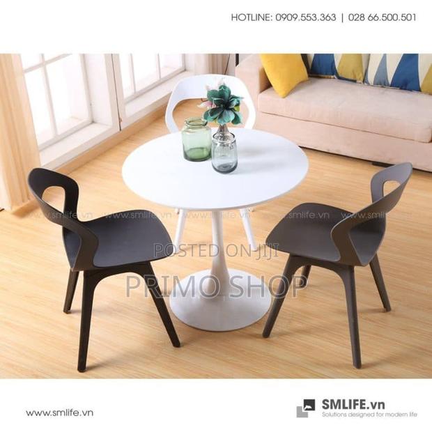 Round Table; Versatile Premium Spacious Dining Table - main view