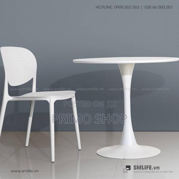 Round Table; Versatile Premium Spacious Dining Table - thumbnail 4