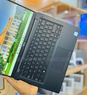Laptop Dell Latitude 7390 8GB Intel Core i7 SSD 256GB