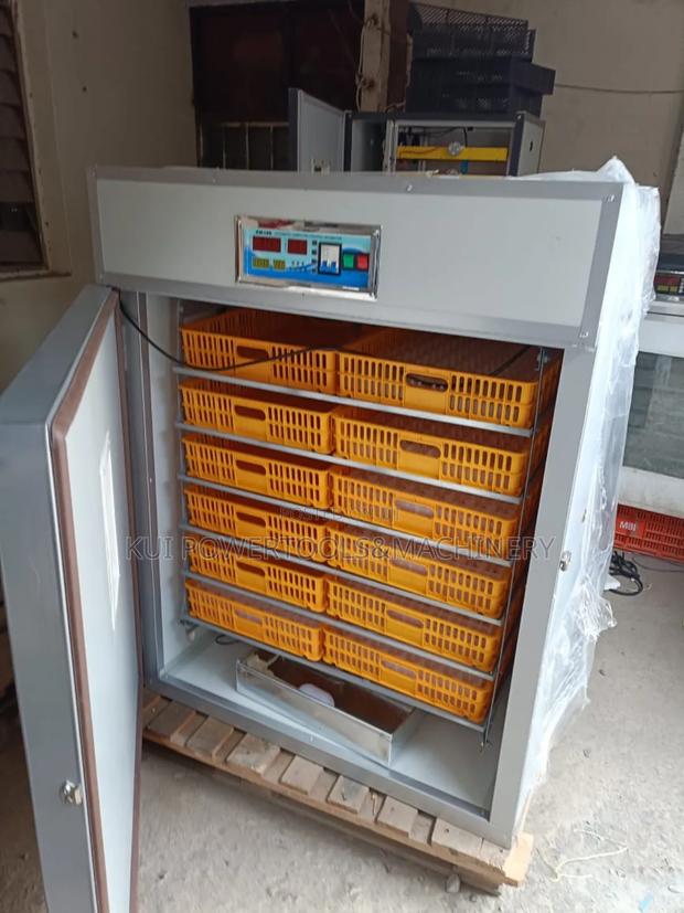 1056 Eggs Incubator/ Incubator - main view