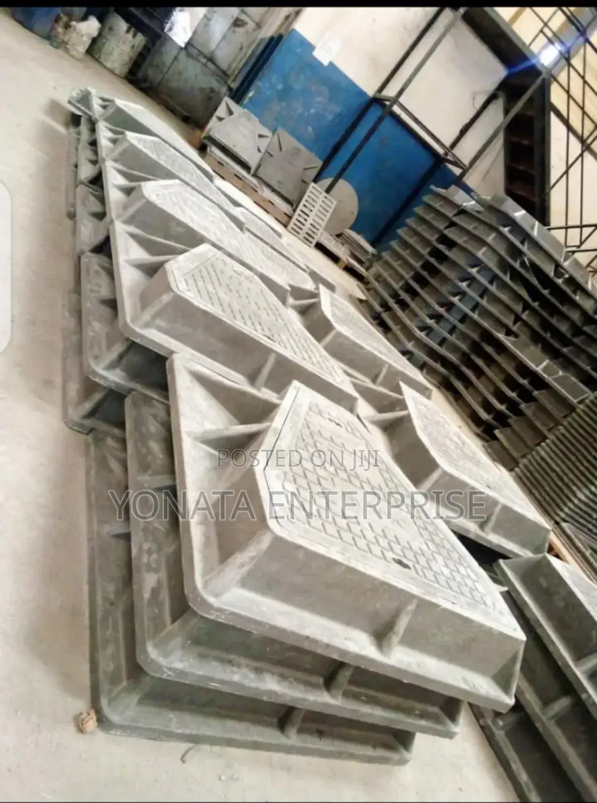 12.5t Triangular Manhole Cover