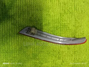 Rear Bumper Reflector Nissan Wingroad
