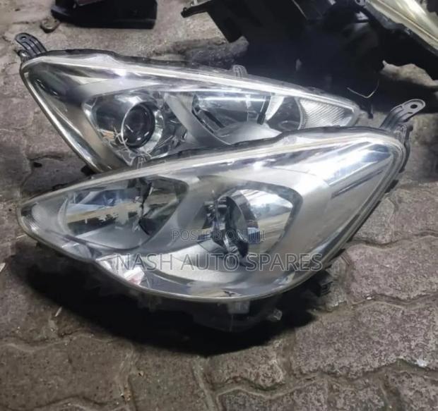 Toyota Aqua 2016 Headlights