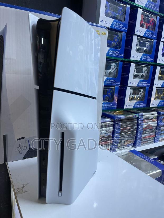 Slim Ps5 Disc Version With One Game Pad All Used
