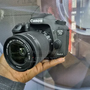 Canon Eos 7d Mark Ii DSLR Camera + Kit Lens