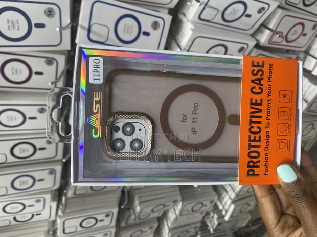 Noonin iPhone 11 Pro Translusent Mate Brown Magsafe Case - main view