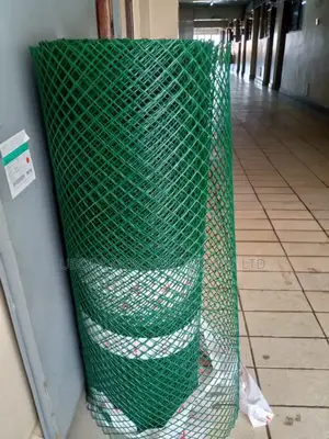 Heavy Gauge Plastic Chicken Mesh Wire (25m)