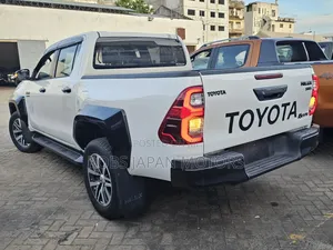 Toyota Hilux SR5 4x4 2018 Pearl