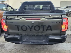 Toyota Hilux SR5 4x4 2018 Green