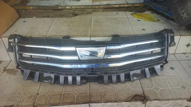 Noah 2010 Front Grill - thumbnail 3