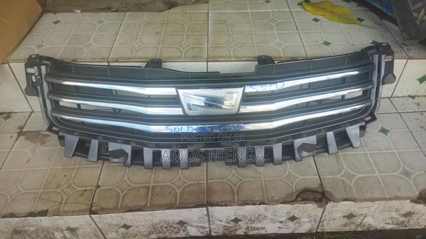 Noah 2010 Front Grill - thumbnail 4