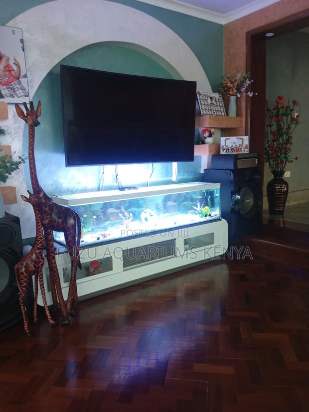 Fully Equipped Aquarium With Pump, Lights Décor